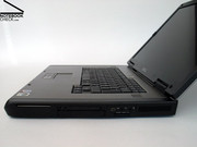Obwohl sich das Notebook grundsätzlich nicht vom Precision M90 unterscheidet, ist an diesem Notebook doch etwas anders: Obwohl sich das Notebook grundsätzlich nicht vom Precision M90 unterscheidet, ist an diesem Notebook doch etwas anders: