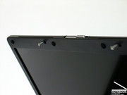 Das Desktop Replacement Notebook verfügt über einen Doppelhaken Verschluss zur Sicherung des Displays beim Transport.
