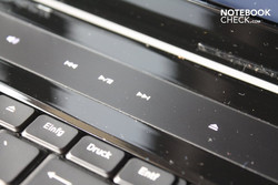 Dell vertraut seiner Touchleiste selbst nicht ganz. Dell vertraut seiner Touchleiste selbst nicht ganz.