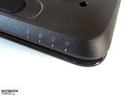 Die vier Statusanzeigen leuchten weiß.