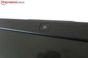 Auf dem oberen Displayrahmen sitzen eine Webcam und ein Mikrofon. Auf dem oberen Displayrahmen sitzen eine Webcam und ein Mikrofon.