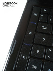 Die drei berührungsempfindlichen Buttons am linken Tastaturrand (BackUp, Bluetooth, Wlan) werden gerne mal unbeabsichtigt ausgelöst