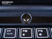 Das Alienware-Logo bildet gleichzeitig den Power-Knopf
