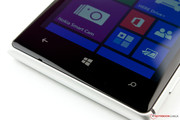 Die für Windows Phone typischen Sensortasten zieren den unteren Rand.