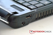 Hinten links findet sich der Stromanschluss und USB 2.0 Hinten links findet sich der Stromanschluss und USB 2.0