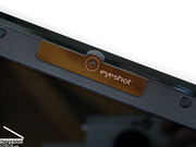 Im Displayrahmen ist außerdem eine Webcam mit einer Auflösung von 2.0 Megapixel verbaut.