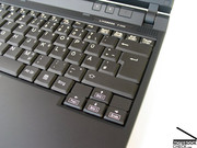 ...und vor allem angenehm zu bedienende Tastatur die sich auch für ausführlichere Schreibarbeiten eignet.