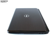 Im hinteren Bereich ist das Gehäuse knapp vier Zentimeter hoch.