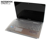 Mit rund 3.1 kg ist das EasyNote LX86 noch halbwegs transportabel.