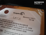 Die Festplatte von Seagate umfasst 320 GByte und läuft mit 5400 U/min
