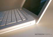 Dank 13.3" Display ist das MacBook angenehm kompakt.