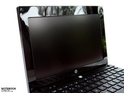 Dank guter Helligkeit und matter Ausführung kann das Netbook auch im Freien bedenkenlos eingesetzt werden.