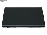 Notebookcheck.com | Der Bildschirmdeckel des Mobile.ForceM13.S1 ist mit 7 Millimetern sehr flach.