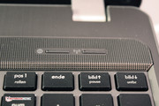 Der rechte Knopf schaltet das WLAN- und/oder Bluetoothmodul ein, der linke Knopf öffnet den Standardbrowser