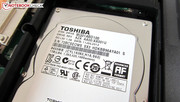 Trotz 5.400 U/Min werkelt die Toshiba-HDD relativ flott. Trotz 5.400 U/Min werkelt die Toshiba-HDD relativ flott.