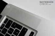 Die neben der Tastatur angeordneten Stereolautsprecher sind für ihre Größe durchaus brauchbar.