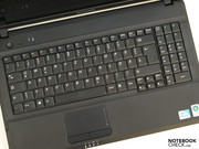 Eine komfortable Tastatur, die leider beim energischen Tippen deutlich durchfedert...