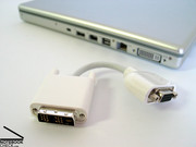 ...bietet aber beispielsweise einen DVI Port mit VGA Adapter... ...bietet aber beispielsweise einen DVI Port mit VGA Adapter...