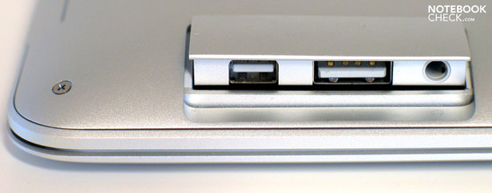 Mit dem Mini-Display Port, einem USB Anschluss und dem Audio Ausgang muss man das Auslangen finden Mit dem Mini-Display Port, einem USB Anschluss und dem Audio Ausgang muss man das Auslangen finden