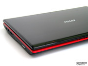 Das MSI GT725 kommt wie gewohnt im klassischen MSI Gaming Outfit.