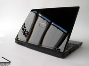 Das Gehäuse des Megabook GX600 besteht gänzlich aus schwarzem Kunststoff mit einer Hochglanz-Oberfläche...