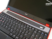Wie für Gaming Notebooks üblich, versucht auch das GT627 durch farbliche Akzente zu punkten.