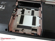 Unter dem 2,5-Zoll-Schacht verbirgt sich ein weiterer mSATA-Slot.