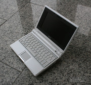 Der Asus EeePC ist ein unter 1 kg leichtes Subnotebook welches als Familien PC designed wurde.