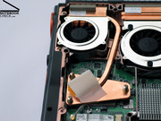 Im Gegensatz zum mächtigen Lüfter des Grafikchips fällt die Heatpipe der CPU vergleichsweise klein aus. Im Gegensatz zum mächtigen Lüfter des Grafikchips fällt die Heatpipe der CPU vergleichsweise klein aus.