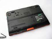 Die Barebone Konstruktion des Clevo M570RU Notebooks macht es leicht an die Technik im Inneren des Gerätes heranzukommen. Die Barebone Konstruktion des Clevo M570RU Notebooks macht es leicht an die Technik im Inneren des Gerätes heranzukommen.
