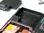 Vor dem Umbau sollte man unbedingt den Akku des Notebooks entfernen. Vor dem Umbau sollte man unbedingt den Akku des Notebooks entfernen.