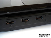 Die rechte Seite beherbergt drei USB 2.0-Ports.