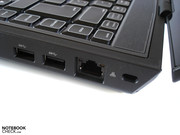 Die rechte Seite enthält zwei flotte USB 3.0-Ports. Die rechte Seite enthält zwei flotte USB 3.0-Ports.