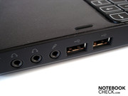 Die rechte Seite verfügt über drei Soundanschlüsse sowie zwei USB 2.0 Ports. Die rechte Seite verfügt über drei Soundanschlüsse sowie zwei USB 2.0 Ports.