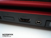 Es folgen (ein vom Hersteller geschlossener und damit nicht verfügbarer) Displayport, HDMI und Firewire Es folgen (ein vom Hersteller geschlossener und damit nicht verfügbarer) Displayport, HDMI und Firewire