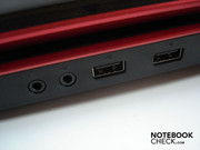 Zwei Soundanschlüsse (Kopfhörer & Mikrofon) und zwei USB 2.0-Ports warten auf der rechten Seite Zwei Soundanschlüsse (Kopfhörer & Mikrofon) und zwei USB 2.0-Ports warten auf der rechten Seite