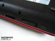 Ein 5-in-1-Kartenleser (MMC, SD, MS, MS Pro, XD), ein Wlan-/Bluetooth-Schieberegler und ein Infrarot-Empfänger verstecken sich auf der Vorderseite Ein 5-in-1-Kartenleser (MMC, SD, MS, MS Pro, XD), ein Wlan-/Bluetooth-Schieberegler und ein Infrarot-Empfänger verstecken sich auf der Vorderseite