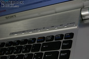 Oberhalb findet man Multimedia Schnelltasten und einen Shortcut zum AV Modus. Oberhalb findet man Multimedia Schnelltasten und einen Shortcut zum AV Modus.