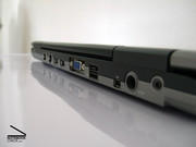 Verhindert Kabelsalat: Die wichtigsten Schnittstellen befinden sich hinten. Dell Latitude D430 Image