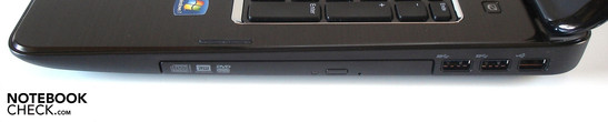 Rechte Seite: optisches Laufwerk, 2x USB 3.0, USB 2.0 Rechte Seite: optisches Laufwerk, 2x USB 3.0, USB 2.0