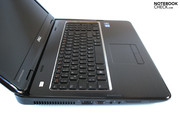 Die Abwärme wird über die linke Seite nach außen befördert.