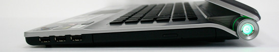 Rechte Seite: 3x USB 2.0, Blu-Ray ROM Laufwerk Rechte Seite: 3x USB 2.0, Blu-Ray ROM Laufwerk