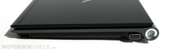 Rechte Seite: USB, DVD Laufwerk, VGA, Power Button