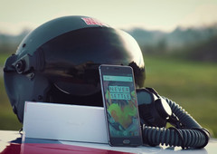 #ExtremeUnboxing: Das OnePlus 3T wird im Fighter-Jet ausgepackt.