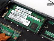 Einen Flaschenhals hinsichtlich Leistung verursachen die eingesetzten DDR2 Speichermodule, obwohl das SL300 dank Montevina Plattform DDR3 Speicher unterstützt. Einen Flaschenhals hinsichtlich Leistung verursachen die eingesetzten DDR2 Speichermodule, obwohl das SL300 dank Montevina Plattform DDR3 Speicher unterstützt.