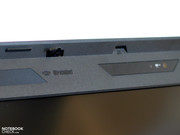 Der Bildschirm des W700 übernimmt auser dem Display noch eine Reihe von weiteren Funktionen, etwa die Aufnahme der diversen Antennen und der Webcam oder aber des ThinkLights. Der Bildschirm des W700 übernimmt auser dem Display noch eine Reihe von weiteren Funktionen, etwa die Aufnahme der diversen Antennen und der Webcam oder aber des ThinkLights.