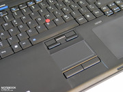 Die gewohnten erstklassigen Qualitäten bot allerdings die Kombination aus Touchpad und Trackpoint. Die gewohnten erstklassigen Qualitäten bot allerdings die Kombination aus Touchpad und Trackpoint.
