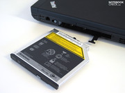 Im Laufwerksschacht des W700 findet sich ein teurer Blu-Ray Brenner von Hitachi-LG. Im Laufwerksschacht des W700 findet sich ein teurer Blu-Ray Brenner von Hitachi-LG.