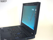 Erst das W700ds, mit besonders schwerem Bildschirm, bringt die Scharniere an ihre Leistungsfähigkeit. Erst das W700ds, mit besonders schwerem Bildschirm, bringt die Scharniere an ihre Leistungsfähigkeit.