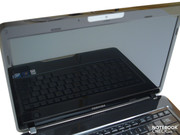 ... erweist sich das spiegelnde 13.3-Zoll Display als nicht optimal.